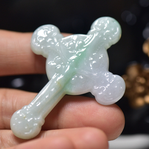 翡翠吊坠十字架