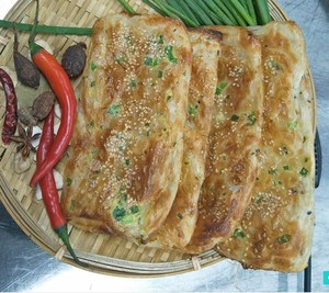正宗安徽淮南牛肉汤油酥烧饼葱油饼半成品生坯碳烤商用70g*200片