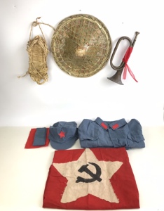 红色文化老物件提灯冲锋号斗笠草鞋水壶复古怀旧革命展馆装饰摆件