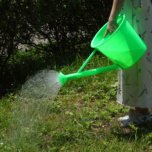省力又耐用！农用塑料洒水桶喷头大号洒水壶浇菜家用大容量种菜园