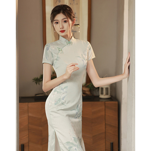 新中式旗袍新款2024改良春夏新式年轻连衣裙女装修身长款显瘦日常
