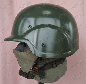 绿色头盔摩托车