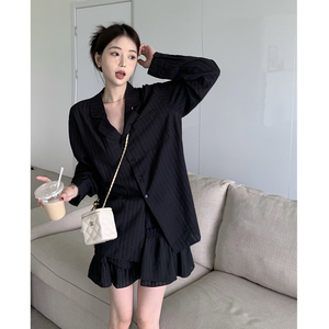 时尚气质套装女慵懒休闲黑色条纹防晒衬衣设计感高腰半身裙两件套