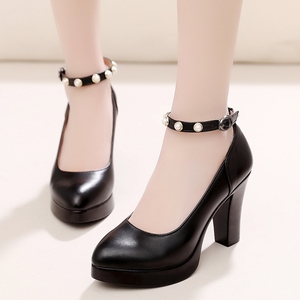 后跟一字带高跟鞋