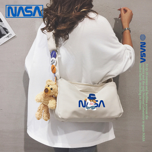 NASA联名2024新款斜挎包女胸包运动腰包休闲单肩包男时尚帆布背包