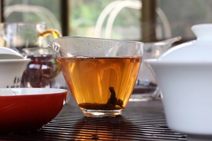 老茶源头价500克/扎的价格布朗山青砖普洱茶生茶干仓