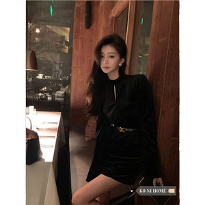 连衣裙女韩版复古半高领镂空黑色裙子秋季法式气质高级感丝绒短裙