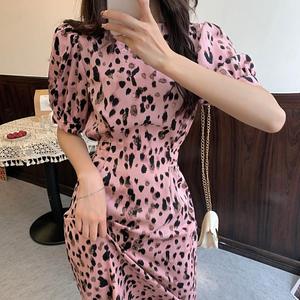 加肥加大码女装韩版气质粉色豹纹2024夏季新款胖mm收腰显瘦连衣裙