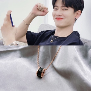 锦衣之下任嘉伦同款玫瑰金黑陶瓷项链锁骨链钛钢情人潮男女送礼物