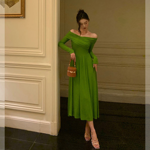 戈芙瑅 绿色长袖连衣裙女2023秋冬新款法式复古气质露肩收腰长裙