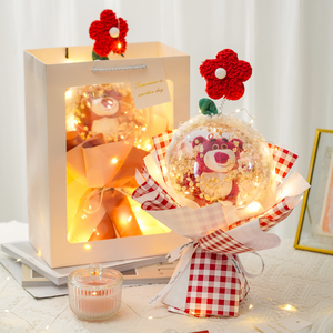 草莓熊花束生日礼物女生创意送闺蜜可爱儿童毕业季仪式感18岁惊喜