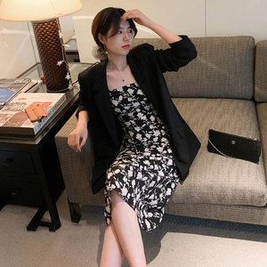 秋冬新款韩版女装名媛高级感西装套装气质高端黑色吊带碎花连衣裙