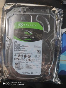 希捷 酷鱼8t 机械硬盘 256m台式硬盘 st8000dm004 5400转 8tb