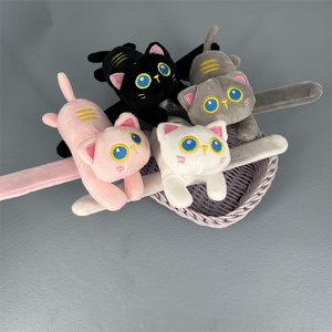 日系大眼猫咪玩偶啪啪圈可爱趴着的小猫咪公仔娃娃手环玩具23CM