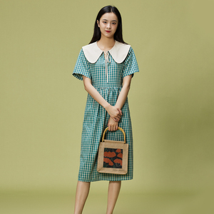 费依文艺清新娃娃领宽松连衣裙女2021夏季新款设计感中长格子裙子