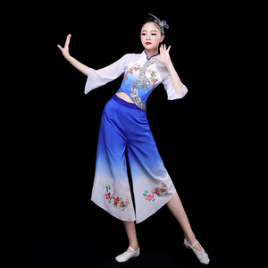 秧歌舞蹈服装女飘逸扇子舞民族风斗笠广场舞古典舞演出服新款套装