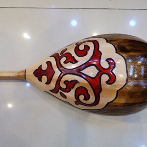 新疆哈萨克族乐器冬不拉舞台专业演奏道具民族餐厅背景墙装饰挂件