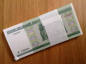 全新100张 白俄罗斯100卢布 纸币 整刀 外国钱币 外币