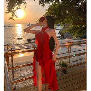 法式不规则红色挂脖吊带连衣裙女高级性感绝美礼服海边度假沙滩裙