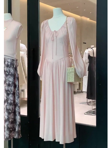 法式粉色v领长袖连衣裙女春秋夏季度假高级感气质收腰显瘦长裙子