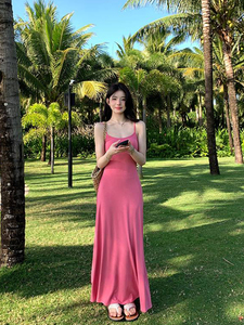 吊带长裙连衣裙女夏季卡戴珊性感纯色气质修身显瘦泰国三亚度假裙