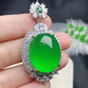 拍卖天然翡翠冰种帝王绿925银镀18k金镶嵌款蛋面玉石项链吊坠挂件