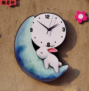 卡通彩绘可爱月亮兔子挂钟静音卧室儿童房幼儿园钟表创意时尚挂钟