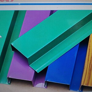 f45长城扣板 户外招牌龙骨条扣板墙面彩钢扣板吕合金扣板长条木纹