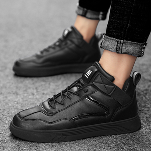 夏季新款男鞋全黑色青少年板鞋韩版潮流皮面休闲鞋纯黑男士高帮鞋