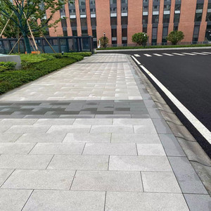 芝麻灰花岗岩火烧板广场砖芝麻白路沿石侧石光板毛石板路缘石路牙