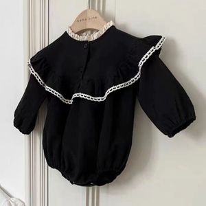 三四个月婴儿连体衣春装女宝宝纯棉黑色荷叶领包屁衣洋气满月哈衣