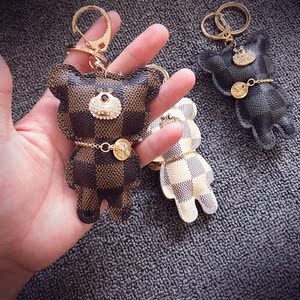 lvС欧美潮牌个性创意汽车钥匙扣皮革可爱小熊包包挂件男女情侣