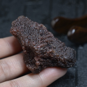 紫罗兰葡萄干玛瑙原石