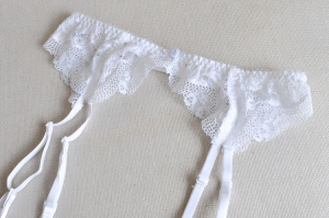 新款欧美原单白色蕾丝性感诱惑可调节金属夹长筒丝袜大码吊袜带