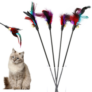 现货七彩羽毛铃铛短杆逗猫棒 长条羽毛猫玩具PVC自嗨猫玩具