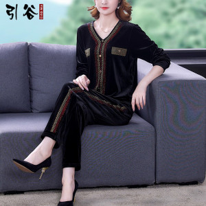 阔太太早春季金丝绒套装时尚2022年新款中老年休闲两件套大码女装