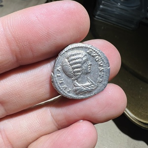 18k金古币吊坠定制 古罗马皇后银币项链 多姆纳皇后银币