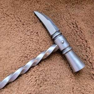现货-欧洲骑士武器双手锤中世纪长柄金属战锤扭纹全钢破甲锤包邮