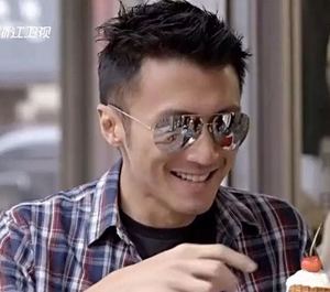 普拉达眼镜男正品