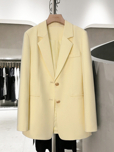 奶黄色新款2024年学院风减龄甜美休闲西装外套女韩版爆款时髦西服