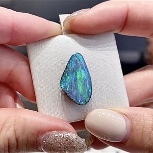 高亮蓝绿彩意境感铁欧泊裸石10.21ct