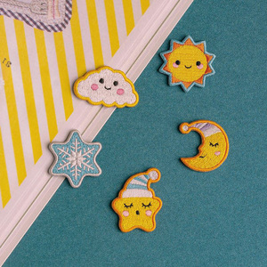 原创手工胸针/刺绣星星太阳月亮白云朵ins别针日系可爱徽胸章仔