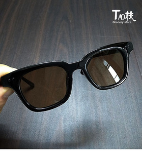 墨镜男小镜片方形