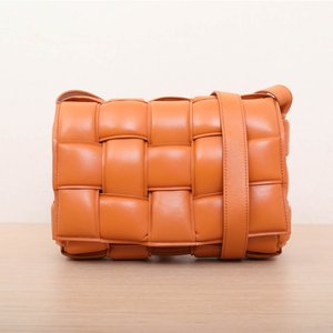 【小花奢侈品】bv cassette 编织枕头包 橘色 p242762640