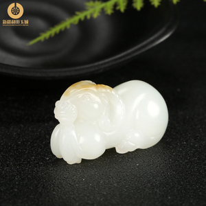精品新疆和田玉生肖羊吊坠天然玉石且末料糖羊脂白玉洋洋得意挂件