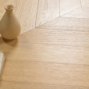 北欧橡木浅原木色三层锁扣人字拼鱼骨拼实木多层复合地暖环保地板