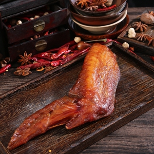 特色腊味 烟熏火鸡翅 柴火烟熏传统腌制 四川腊肉香肠五香下酒菜