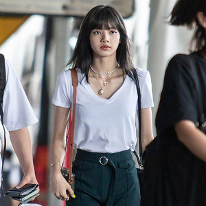 明星lisa同款白色v领短袖t恤女夏2022新款女士纯色半袖体恤上衣潮