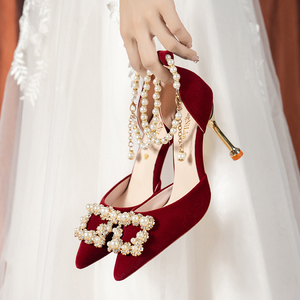 红色法式婚鞋新娘鞋女夏季新款秀禾鞋小众高级感珍珠一字带高跟鞋