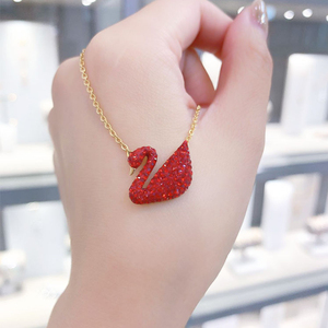 swarovski/施华洛世奇红天鹅女项链2019新品大号红色吊坠5465400